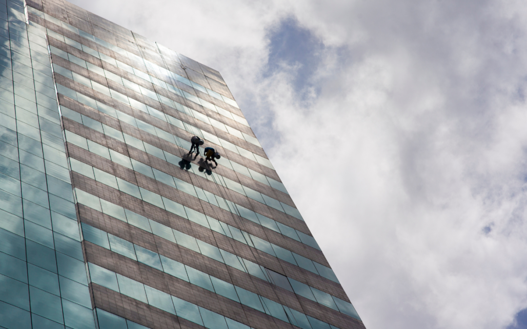 How Do Commercial Cleaning Services Manage Chicago’s High-Rise Building Exteriors?